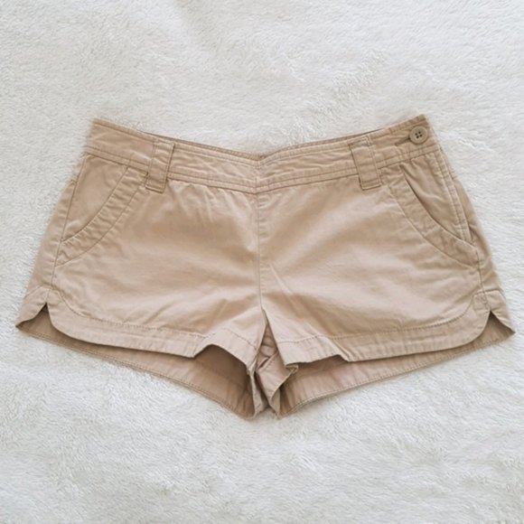 Old Navy midrise khaki shorts with dolphin hem - Picture 3 of 8